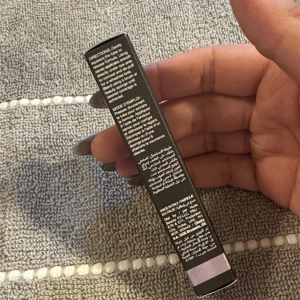 NIB HUDA BEAUTY Overachiever Concealer - Black and Gold